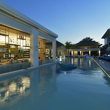 Montigo Resorts Seminyak Exterior foto The pool at the hotel