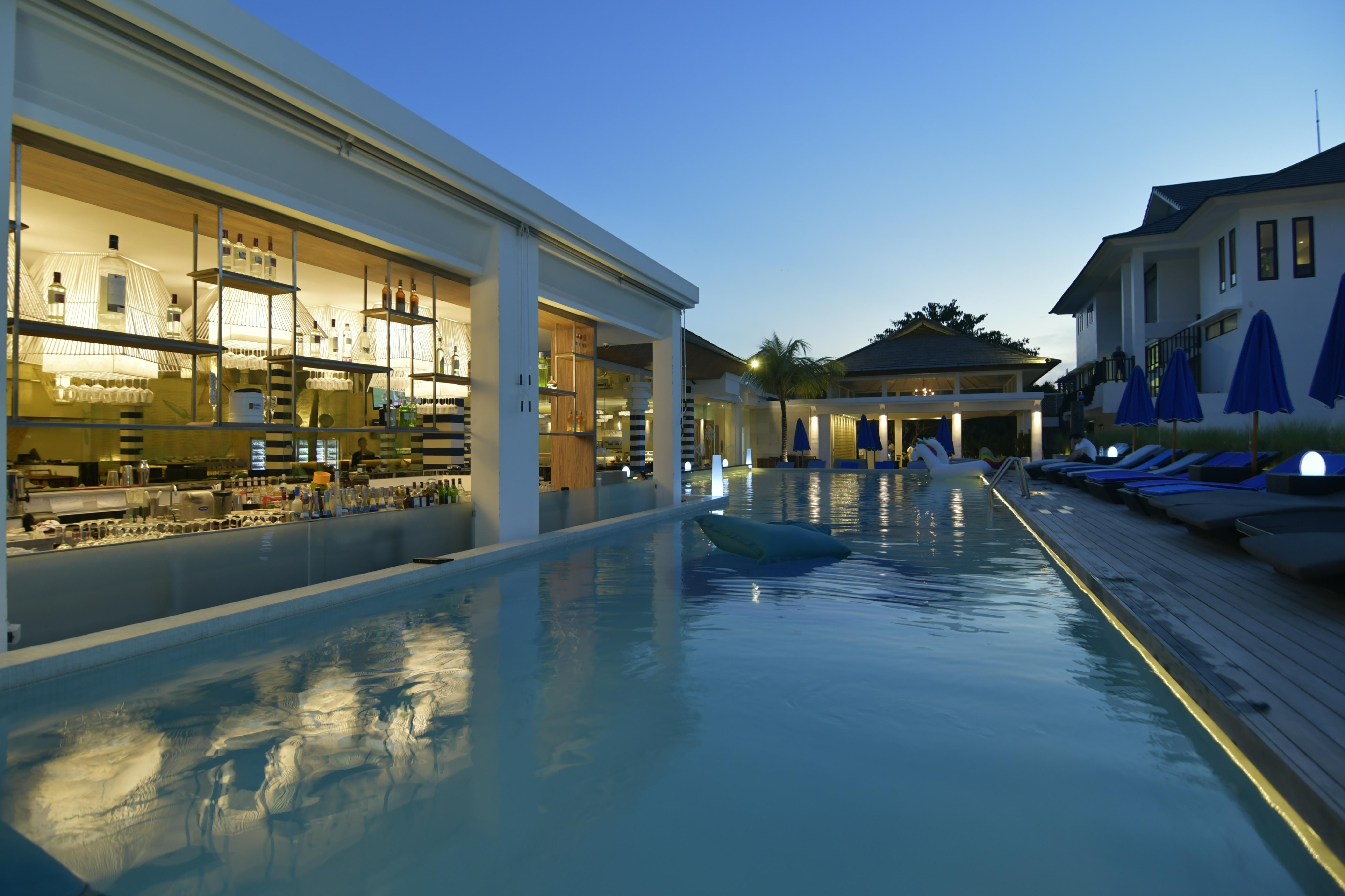 Montigo Resorts Seminyak Exterior foto The pool at the hotel
