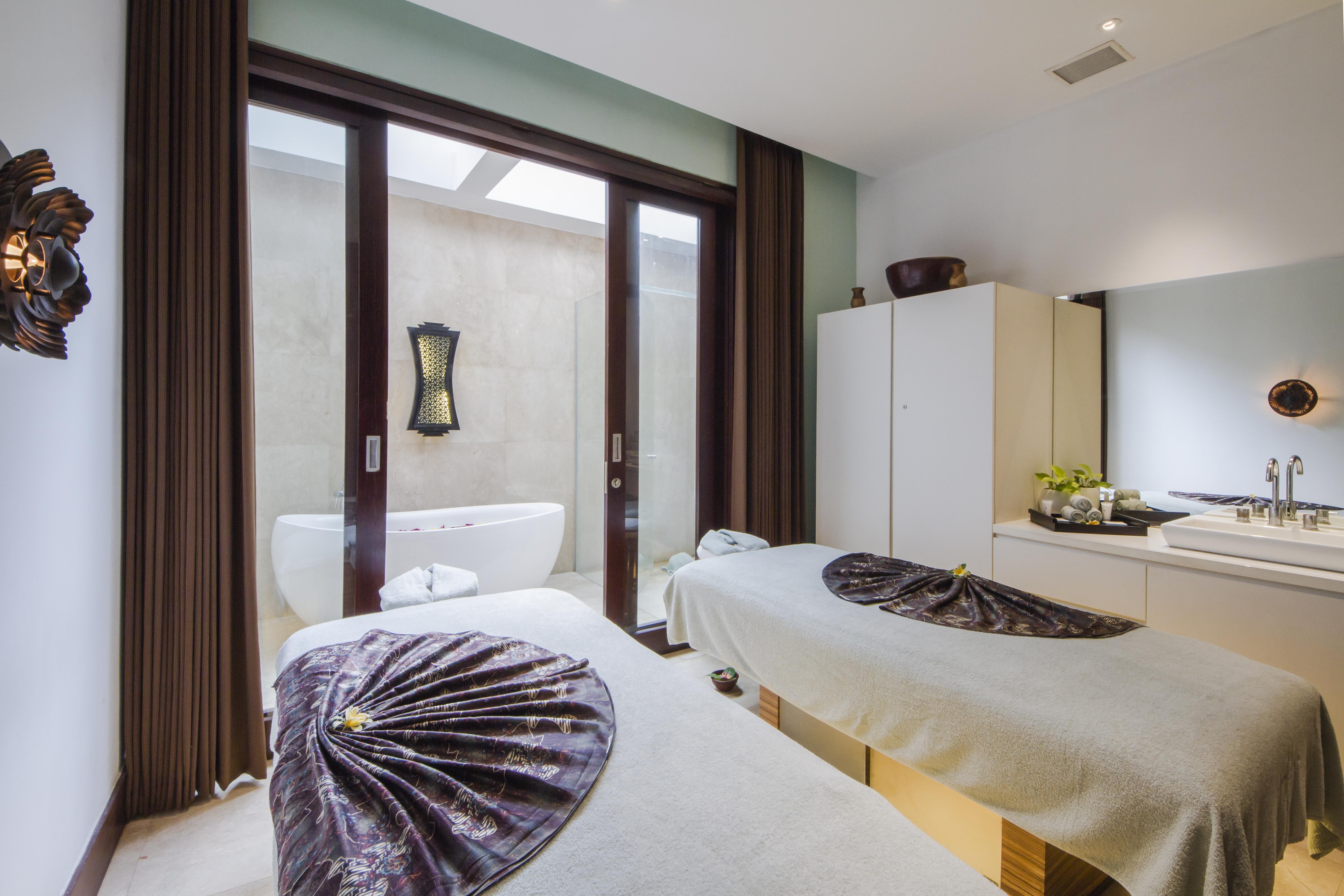 Montigo Resorts Seminyak Exterior foto A spa treatment room