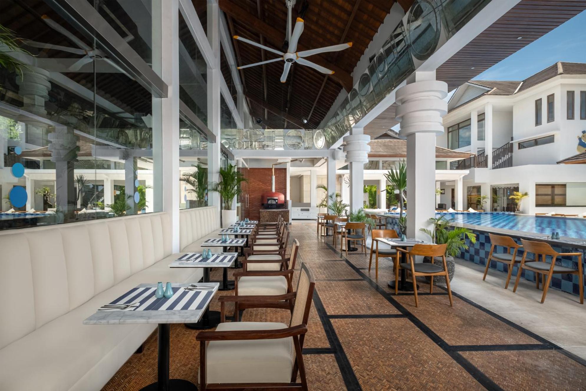 Montigo Resorts Seminyak Exterior foto The restaurant at the hotel