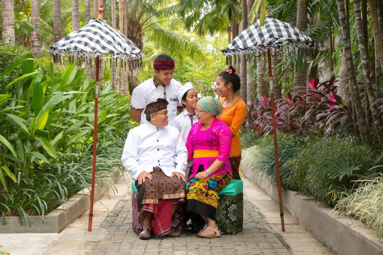 Montigo Resorts Seminyak Exterior foto A family from Bali