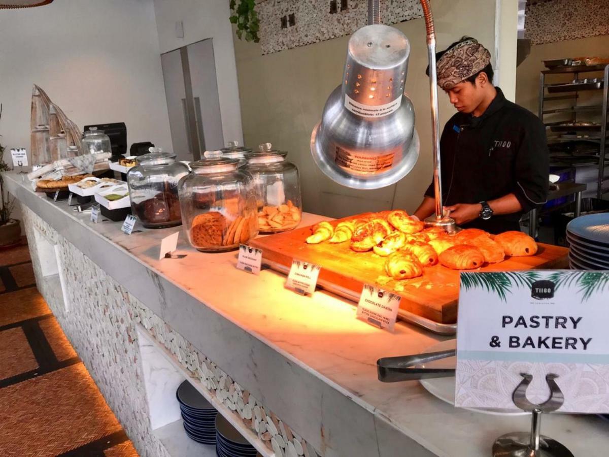 Montigo Resorts Seminyak Exterior foto A pastry and bakery counter at a buffet